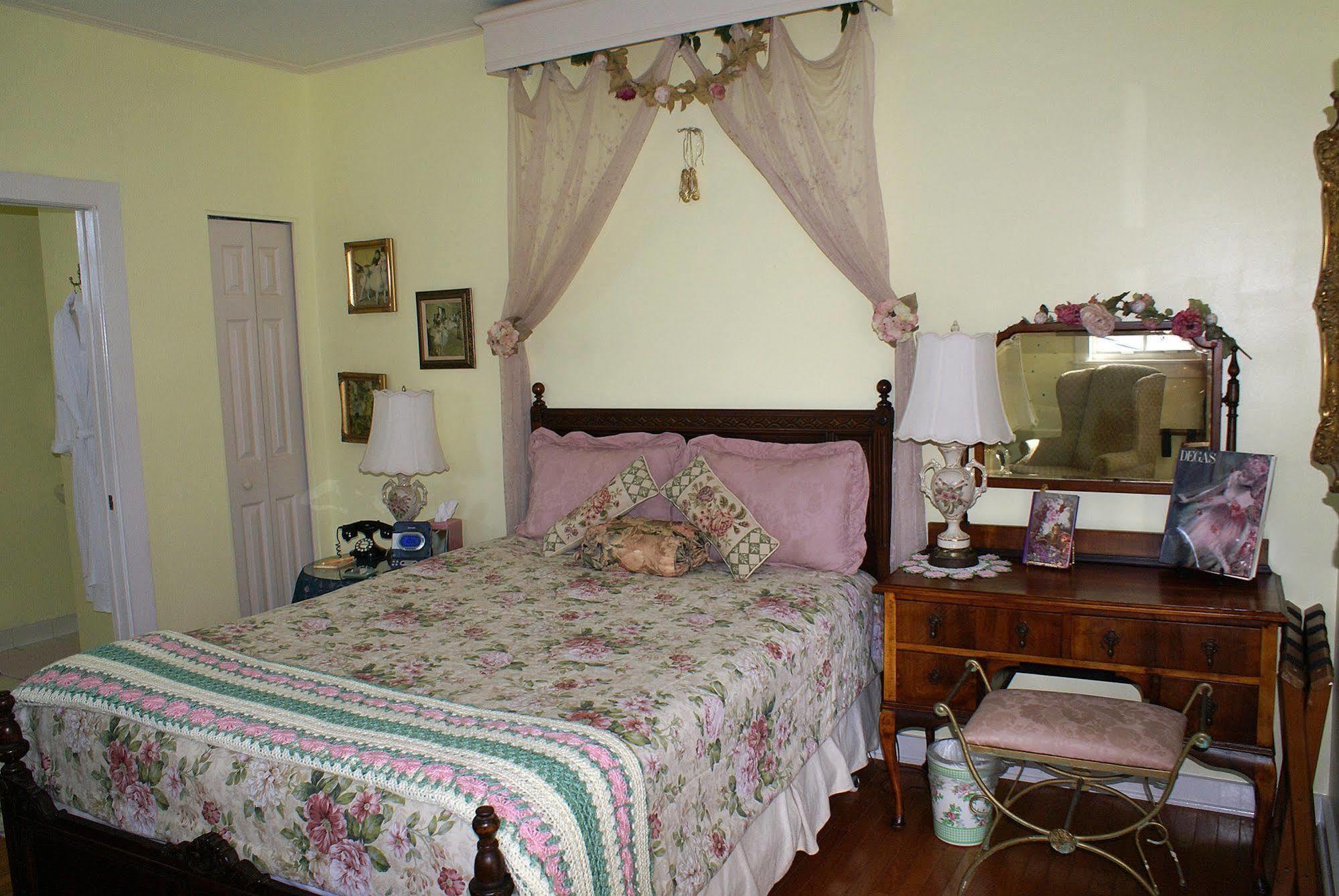 Sabal Palm House Bed And Breakfast Lake Worth Beach Esterno foto